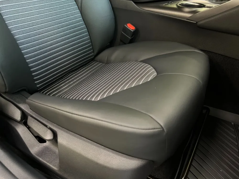 2022 Toyota Camry SE FWD Celestial Silver 21